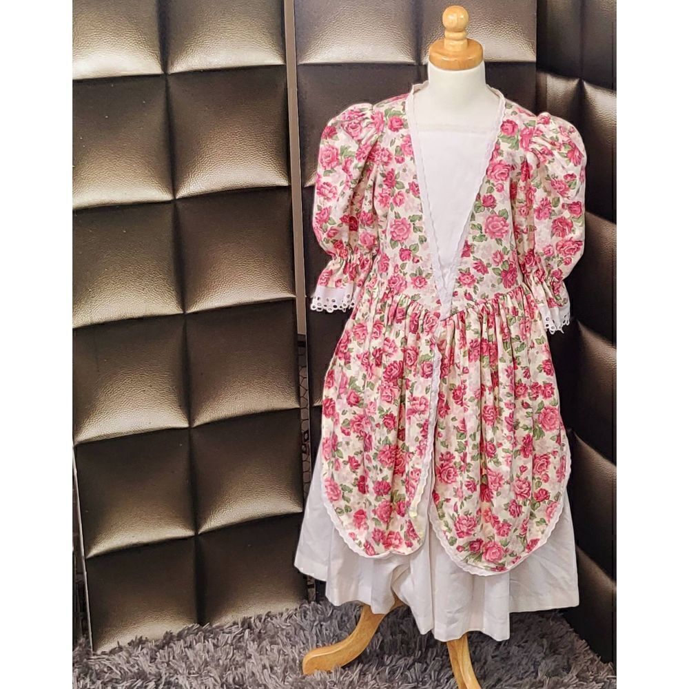 Girls vintage colonial dress